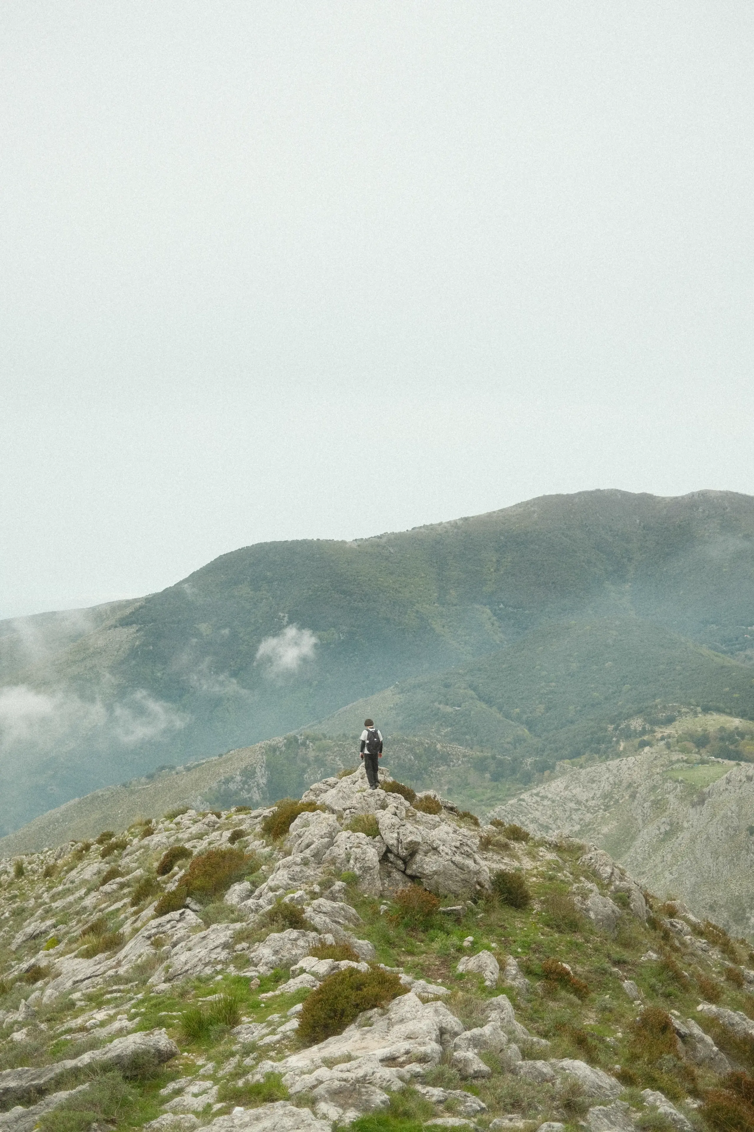 Giorgio come sempre di spalle
